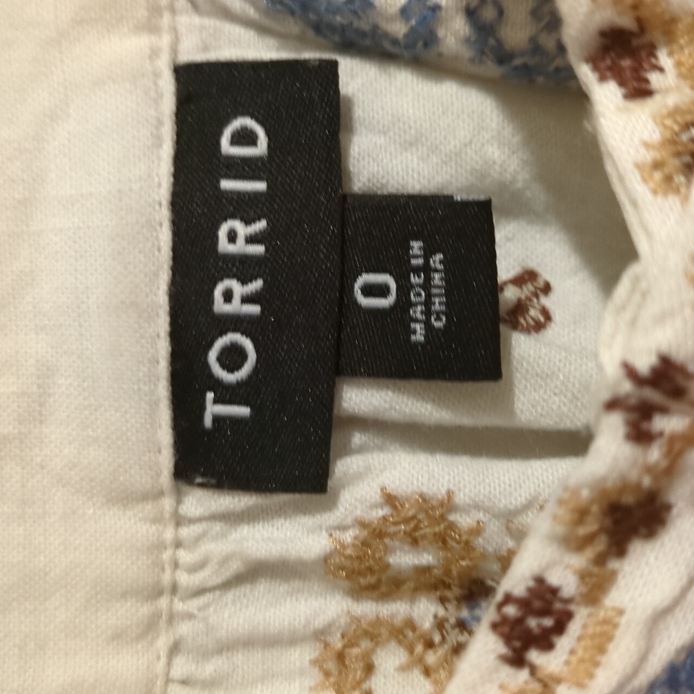 Torrid white German shirt size 0 - Picture 3 of 4